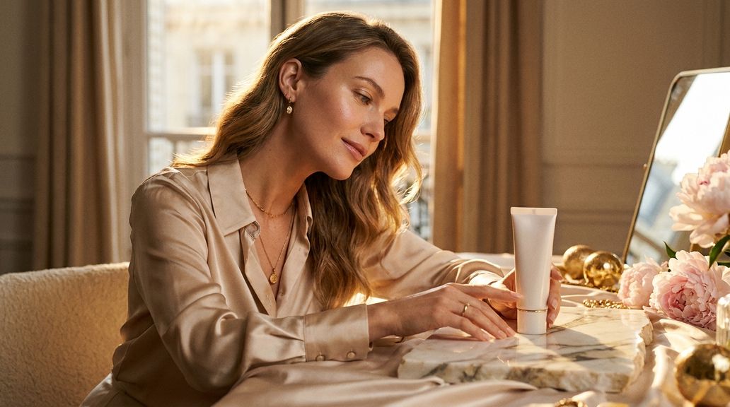 Hoe beïnvloedt zonbescherming de werkzaamheid van werkstoffen zoals retinol, AHA/BHA of vitamine C in mijn verzorgingsroutine?